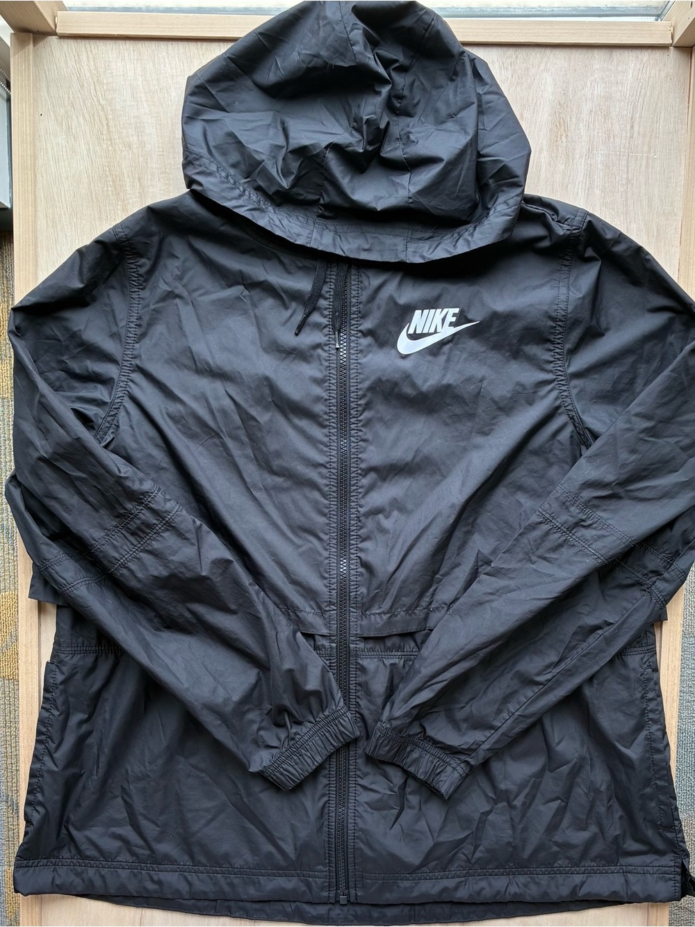 Nike Women's Essential Woven Repel Light Jacket Size Medium
DM6179-100